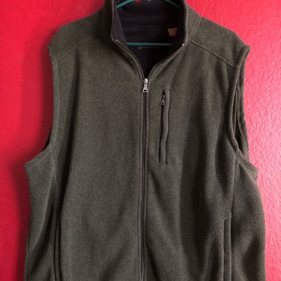 St. John's Bay Other - Men’s fleece vest